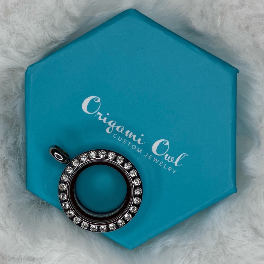 Hinge locket - small